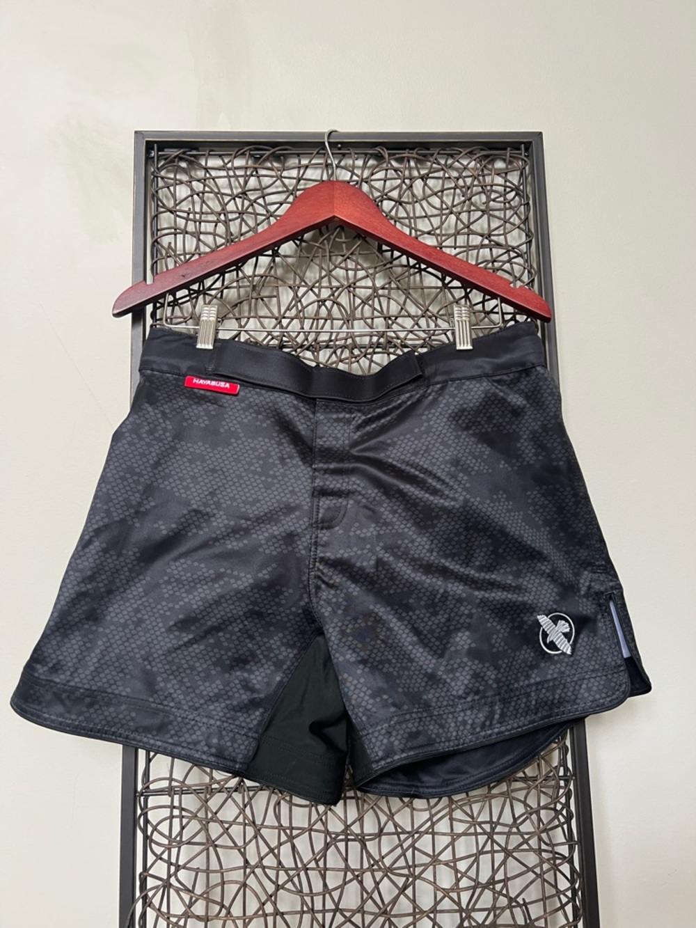 Hayabusa Hexagon Mid-Thigh Hybrid Fight Shorts virtually indestructible Men’s M